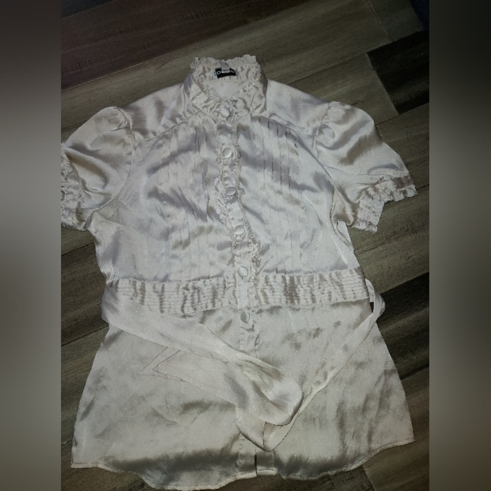 Bebe large creme blouse